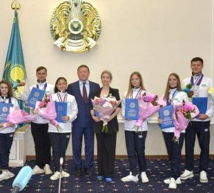 Әлем чемпионатынан бас жүлдемен оралған петропавлдық би ұжымының жетекшісі марапатталды