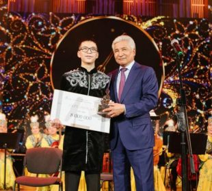 Қарағандылық жас домбырашы Грузияда өткен Халықаралық байқауда бас жүлдені жеңіп алды