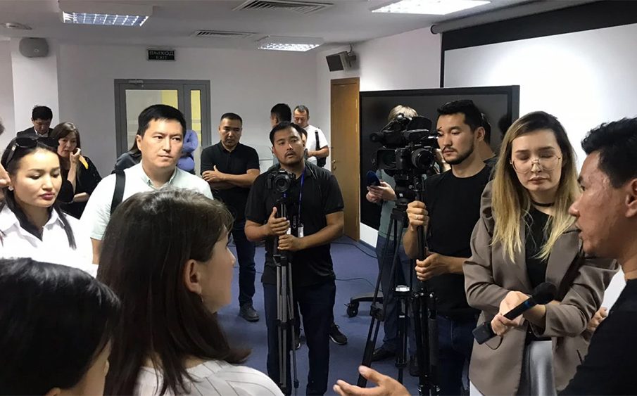 Назарбаев мектебіндегі наразылық: Не үшін қазақ сыныптарына көбірек грант берілмейді?